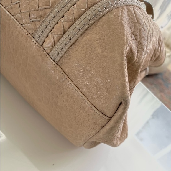 Bottega Veneta Roma Intrecciato Handbag - Picture 7 of 11